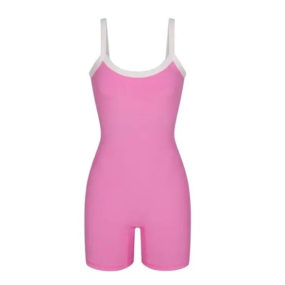 Skims pink and white soft lounge ringer scoop onesie size small - Picture 2 of 6